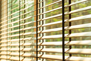 窓回り装飾（カーテン、ブラインドなど）